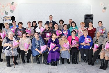 Цветы – мамам героев